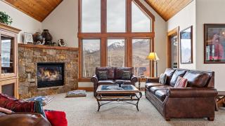 Russell Home by AvantStay Expansive Deck Stunning Views Hot Tub - 5