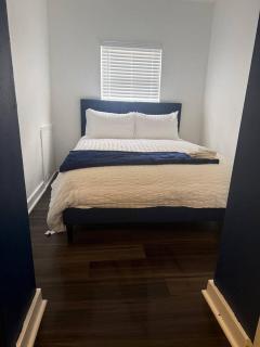 New * 3bd 2bath Free Parking w/ 500 MPBS Wi-Fi - 5