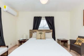 Quiet Bungalow near Beach Barefoot Bungalow 3 - 3