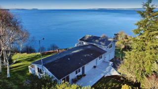 Marine View Bluff by AvantStay Waterfront Views - 5