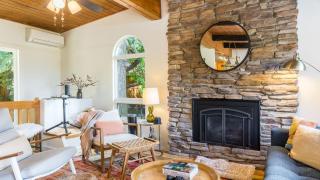 Mid-Century Beach Cabin by AvantStay Walk to Beach - 4