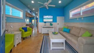 Private Yard Shared Pool Near the Beach Bluetique Hotel by AvantStay - 5