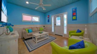 Private Yard Shared Pool Near the Beach Bluetique Hotel by AvantStay - 3