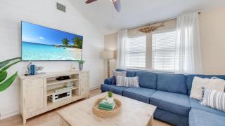 Salty Peach by AvantStay Private Pool New Decor - 1