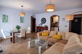 Penthouse with Private Hot Tub ,2 Bedrooms, Walk to Beach - 9