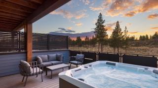 Sleeps 40 8 Modern Units20 BDRs w DeckHot Tub 10mins to Downtown Old Bend - 7