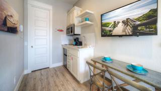 Sailfish at Trout Street Waterfront Escape Patio Walk to Port A Nightlife - 3