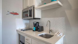 Sailfish at Trout Street Waterfront Escape Patio Walk to Port A Nightlife - 2