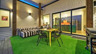 Sleeps 20 2 Modern Homes w Private Pool DeckPatio 3-Min Walk to the Beach - 6