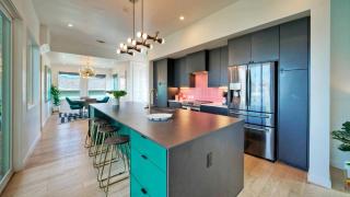 Sleeps 20 2 Modern Homes w Private Pool DeckPatio 3-Min Walk to the Beach - 4