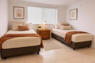 Grand Riverside Retreat in Annandale & Pet Friendly Space for All in Townsville - 4