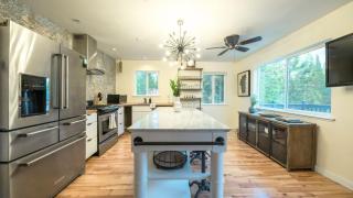 Alpine Bay by AvantStay 5mins To Diamond Peak Skiing w Expansive Deck - 3