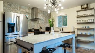 Alpine Bay by AvantStay 5mins To Diamond Peak Skiing w Expansive Deck - 4