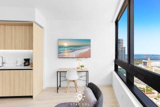 City Vibes with Spa & Gym in Sleek 1BR Retreat - 5