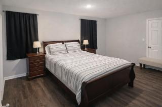 3 bedroom 2 bath private home in Quiet nice Neighborhood - 9