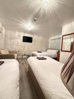 RS Prime Inn Birmingham Premium Private Rooms & 2 Double Beds Apartment With Bathroom & Kitchen, Free Parking Near NEC, Airport, HS2 Birmingham - 5