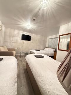 RS Prime Inn Birmingham Premium Private Rooms & 2 Double Beds Apartment With Bathroom & Kitchen, Free Parking Near NEC, Airport, HS2 Birmingham - 4