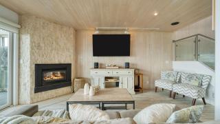 Oceanfront La Selva Beach Home w Fireplace Views Direct Beach Access Sand Castle by AvantStay - La Selva Beach - 4
