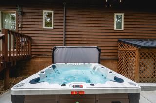 Knobby & Nice Retreat with hot tub, firepit, pool - 9