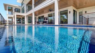 3 47th Avenue by AvantStay Oceanfront Private Pool View - Isle of Palms - 8