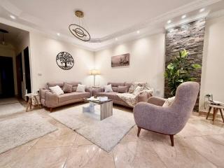 Hotel Apartment with Private Entrance in Sheikh Zayed - 8