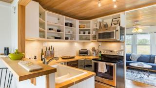 Swan Lake Cottage by AvantStay Views Firepit - 8