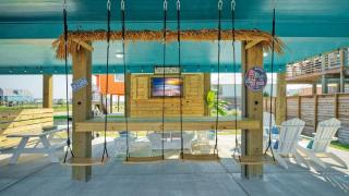 Outdoor Lounge w Bar Swing Seats Near Nature Preserve Blutopia by AvantStay - 8