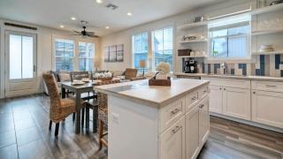 Pool 1 Block to Alister Old Town Eateries Bluegrass Breeze by AvantStay - 1