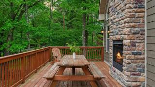 Bear Paw Lodge by AvantStay Hot Tub Deck Fire Pit - Lake Harmony - 5