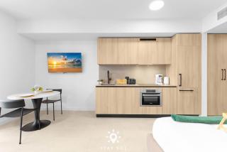 Floor-to-Ceiling Light Chic Miami Studio - 7