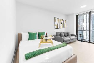 Floor-to-Ceiling Light Chic Miami Studio - 4