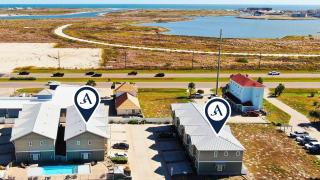 Sleeps 19 2 Homes w Pool FoosballShuffleboard Mins to the Beach Shops - Corpus Christi - 7