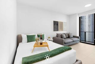 High-Rise Studio and Skyline Pool in DT Miami - 9