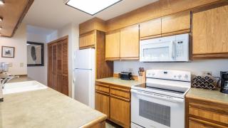 Lulu City 4B by AvantStay Beautiful Condo 100 yards from Lift 7 Permit :3639 - 6