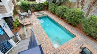 2207 Cameron Blvd by AvantStay Private Pool Hot Tub - 4