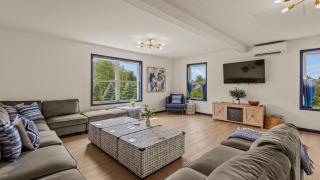 For Lake Sake by AvantStay Lakefront Hot Tub View - 9