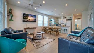 A Crazy Beach by AvantStay Steps to Old Town - 5