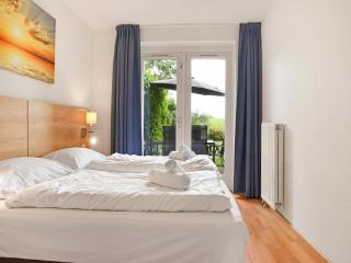 Serene Hoilday Home by the Shore - 3