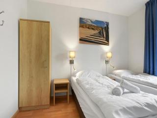 Serene Hoilday Home by the Shore - 2