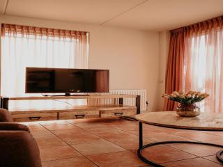 Uitgeest Apartment with Waterpark Nearby - 4