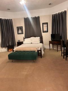 Enloe House Lodging & Events - 5