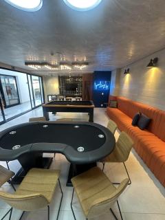 Serviced Apartment Modern Marista Apartment with Full Amenities and Garage - 4