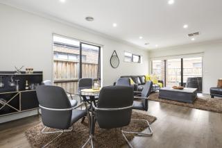 Comfort and Space in Laras Family Friendly Home - 9