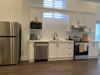 Modern Living near Yonge St - 3