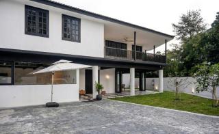 5BR The Colonial One House - Huge lawn & pooltable - 7