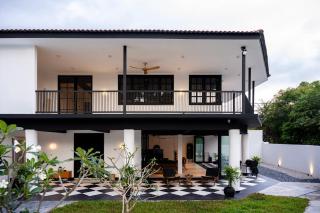 5BR The Colonial One House - Huge lawn & pooltable - 3