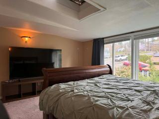 Cozy 4BR House Perfect for Families in Seattle - 6