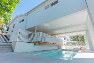 Airlie's Best Views - Luxury Waterfront Villa - 2