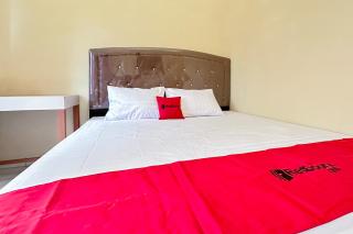 RedDoorz at Golden Cempaka Medan - 1