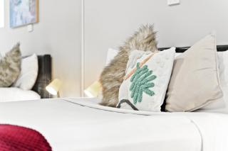 Chic Queen Room - Nearby Station & Olympic Park - Shared Bathroom - Regents Park - 9